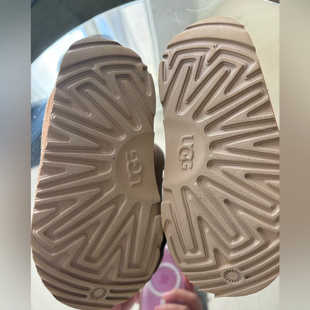 UGG Tasman Kids Slipper in Chestnut Size 10 toddler - Picture 6 of 8
